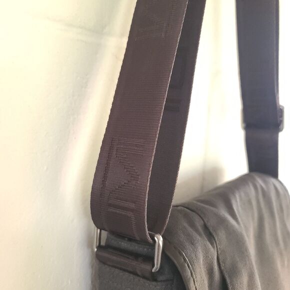 Tumi Mini Messenger / Cross Body Bag Gray Brown Trim EXCELLENT CONDITION! 10x8 - Picture 9 of 16